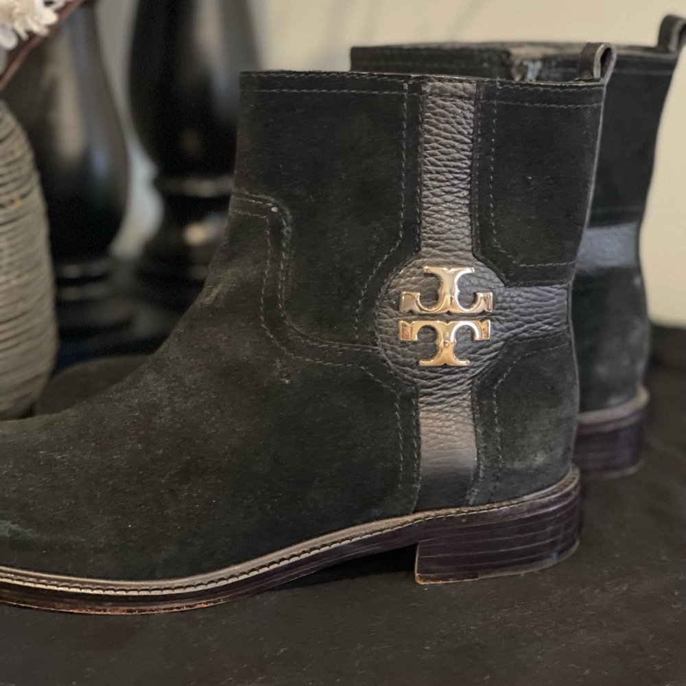 Tory Burch Bootie (Black suede)